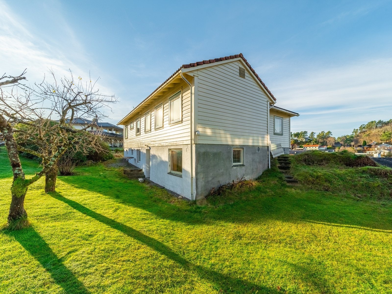 Tomten måler hele 1 033 m² Galleribilde