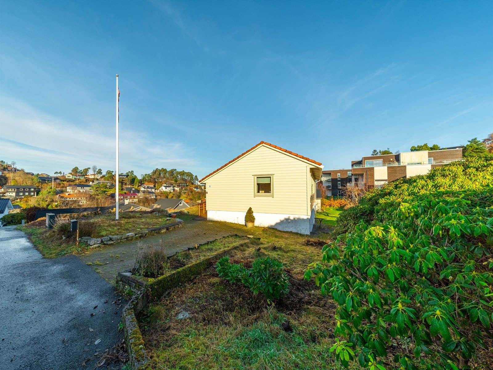 Det er plass til flere biler på egen tomt Galleribilde