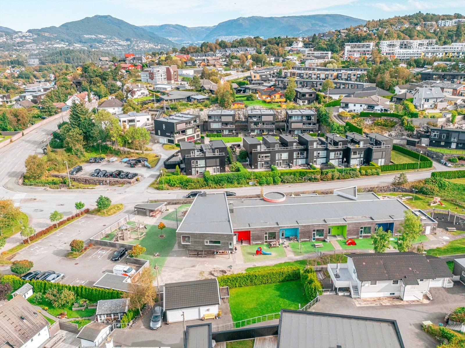 Nærområde - Det er 3 barnehager i nærheten, der den nærmeste er Læringsverkstedet Steinsvikkroken Galleribilde