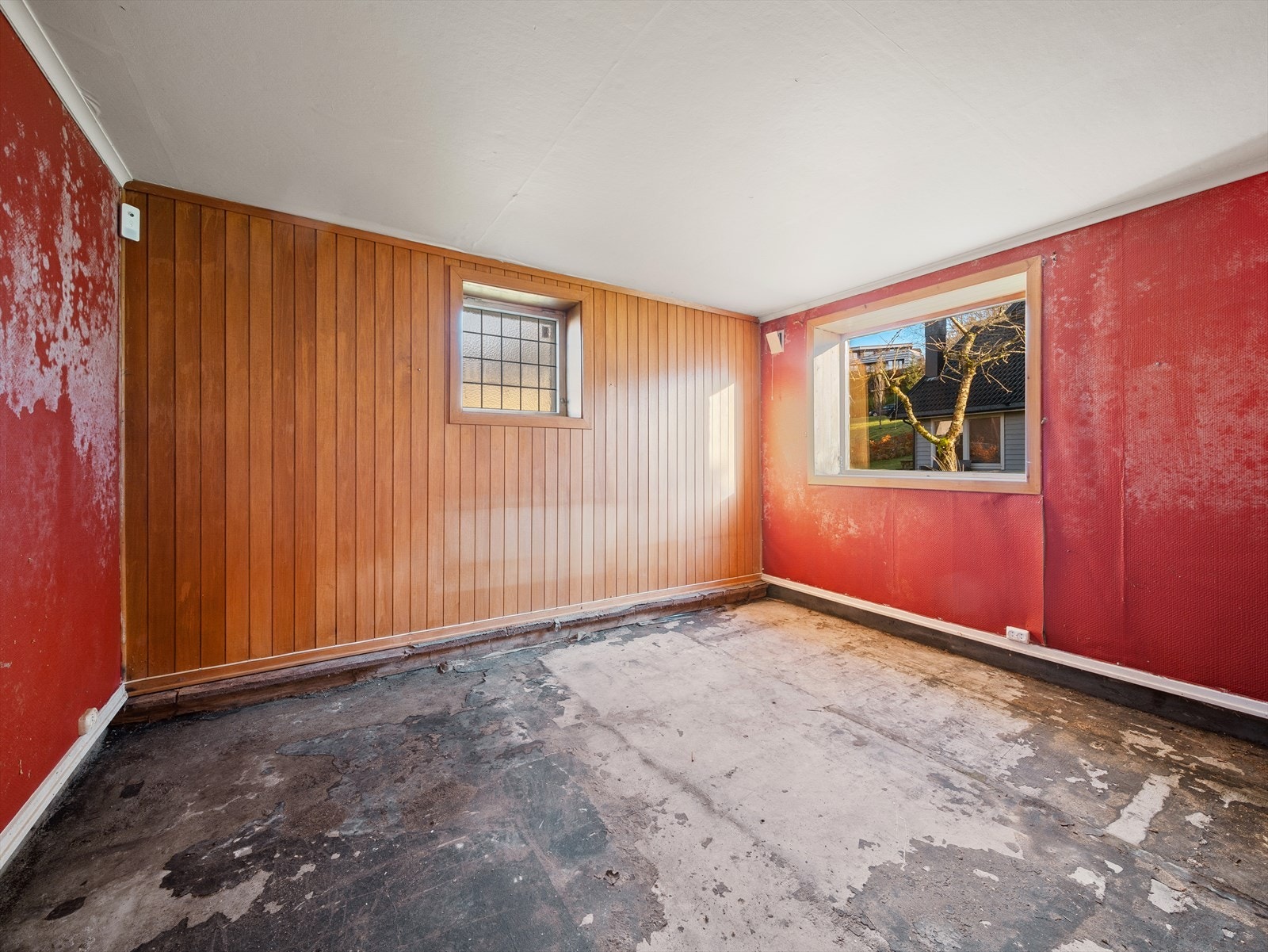 Deler av kjeller har tidligere vært innredet, men er kun godkjent som diverse bodareal (redskapsbod, matbod, vedbod m.m.) Galleribilde