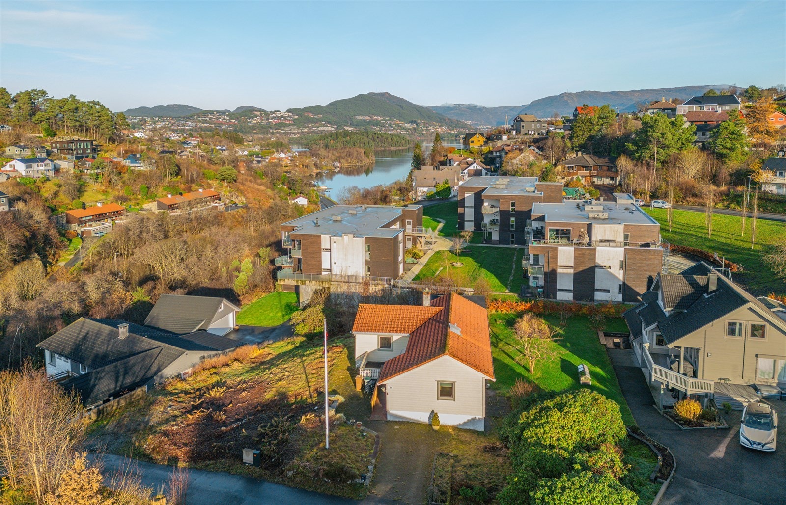 Nydelig beliggenhet i Steinsviken / Råstølen Galleribilde