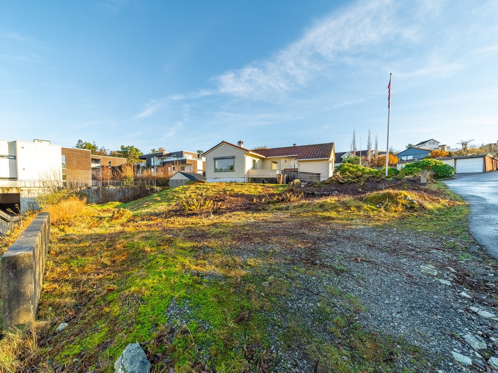 Tomt/hage med masse potensial Galleribilde