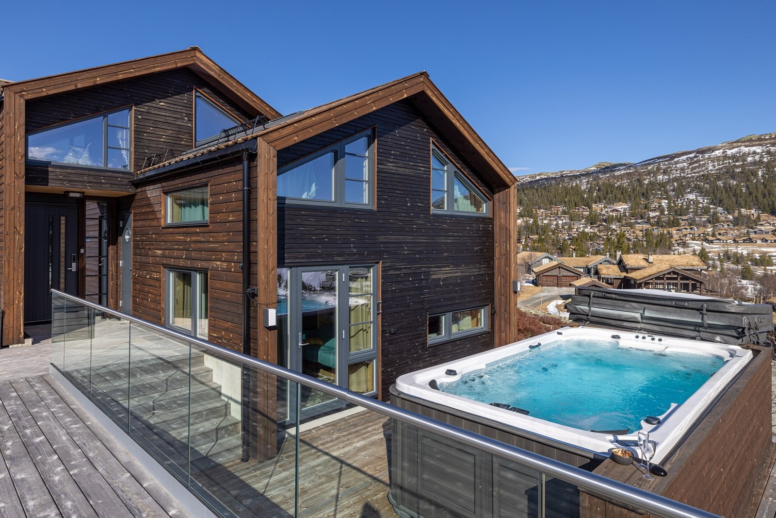 Hytta er utstyrt med sentralstøvsuger og har tre uttak Galleribilde