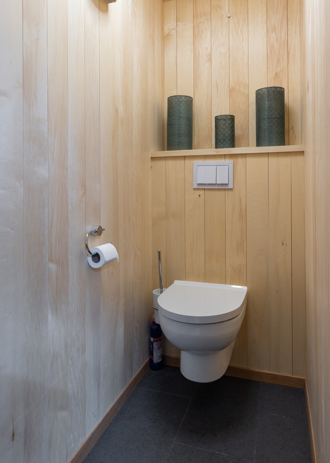 Eget toalettrom på hovedbadet Galleribilde