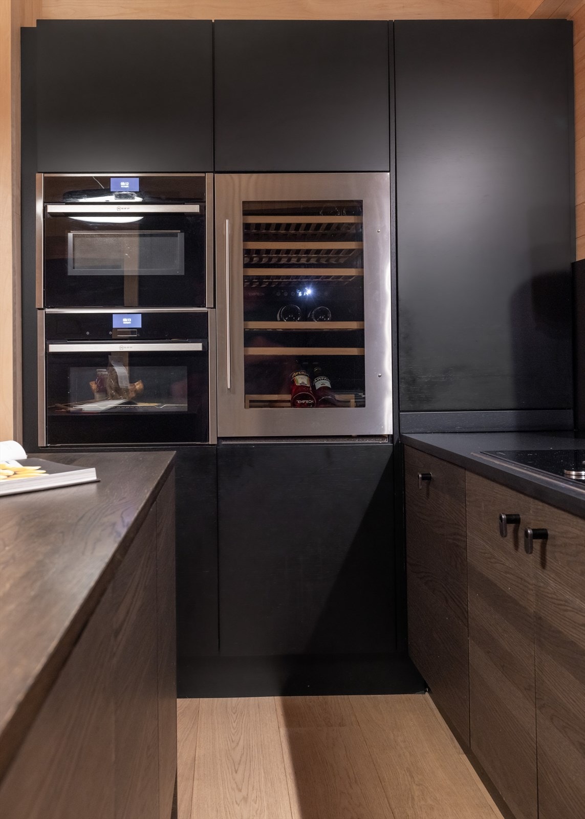 På hovedkjøkkenet er det installert Grohe cooker, vannstoppersystem og to oppvaskmaskiner Galleribilde