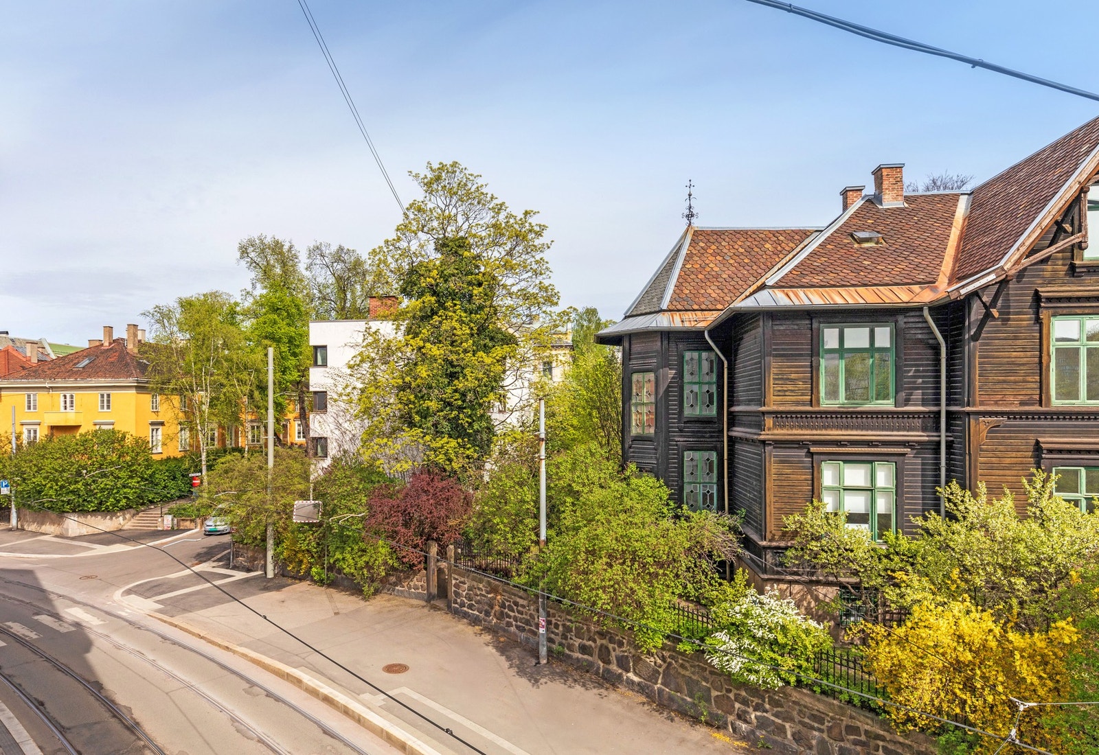 Utsyn fra balkong ut fra stuen. Galleribilde