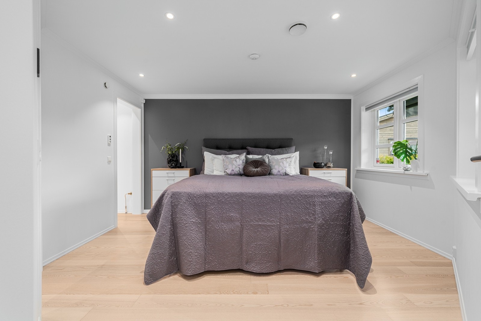 Hovedsoverom med eget bad og walk-in-closet. Galleribilde