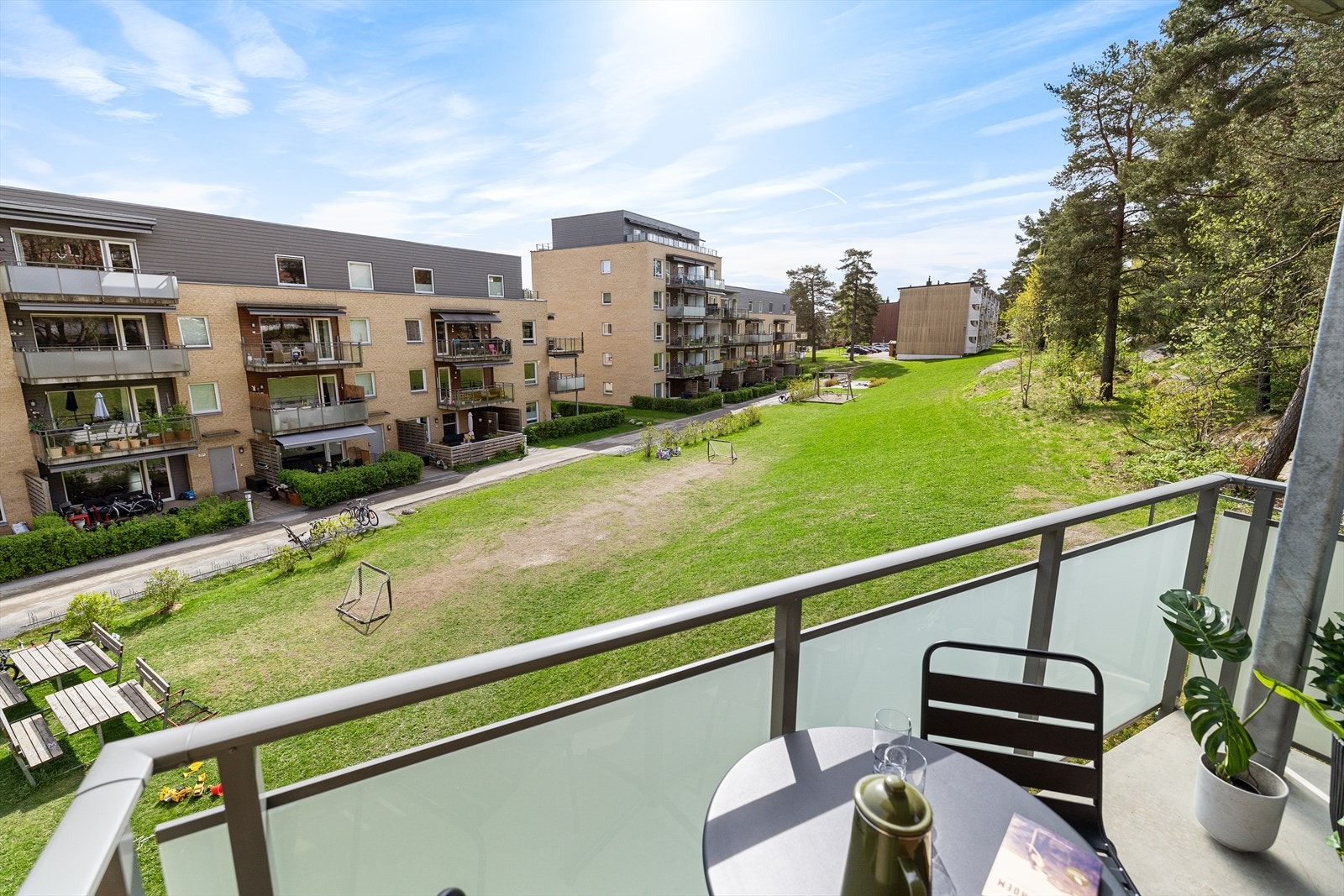 Balkongen ble oppgradert med foliering i 2021 Galleribilde