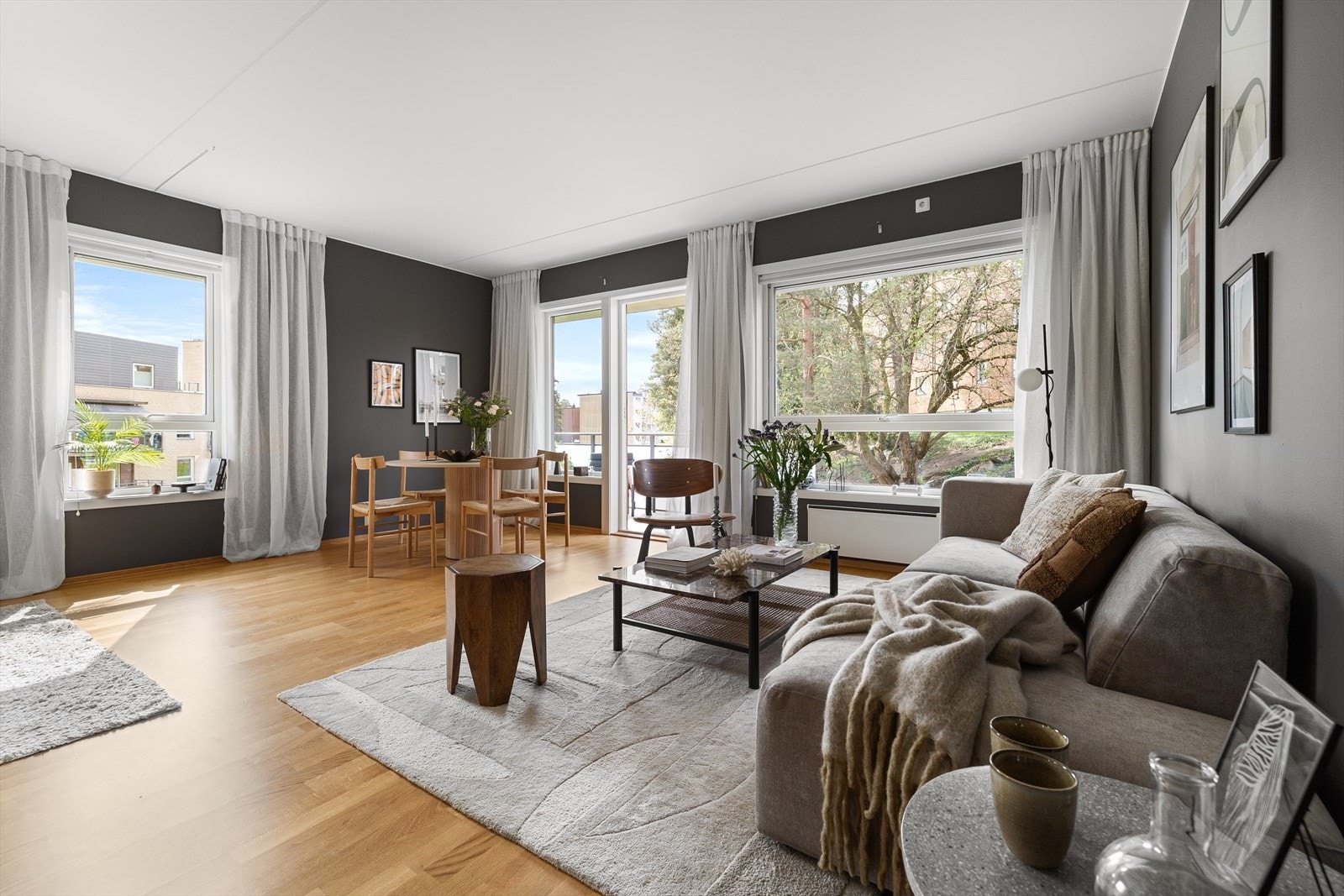 Velkommen til Hellerudveien 75 - Presentert av Ole-Jørgen Jensen Galleribilde