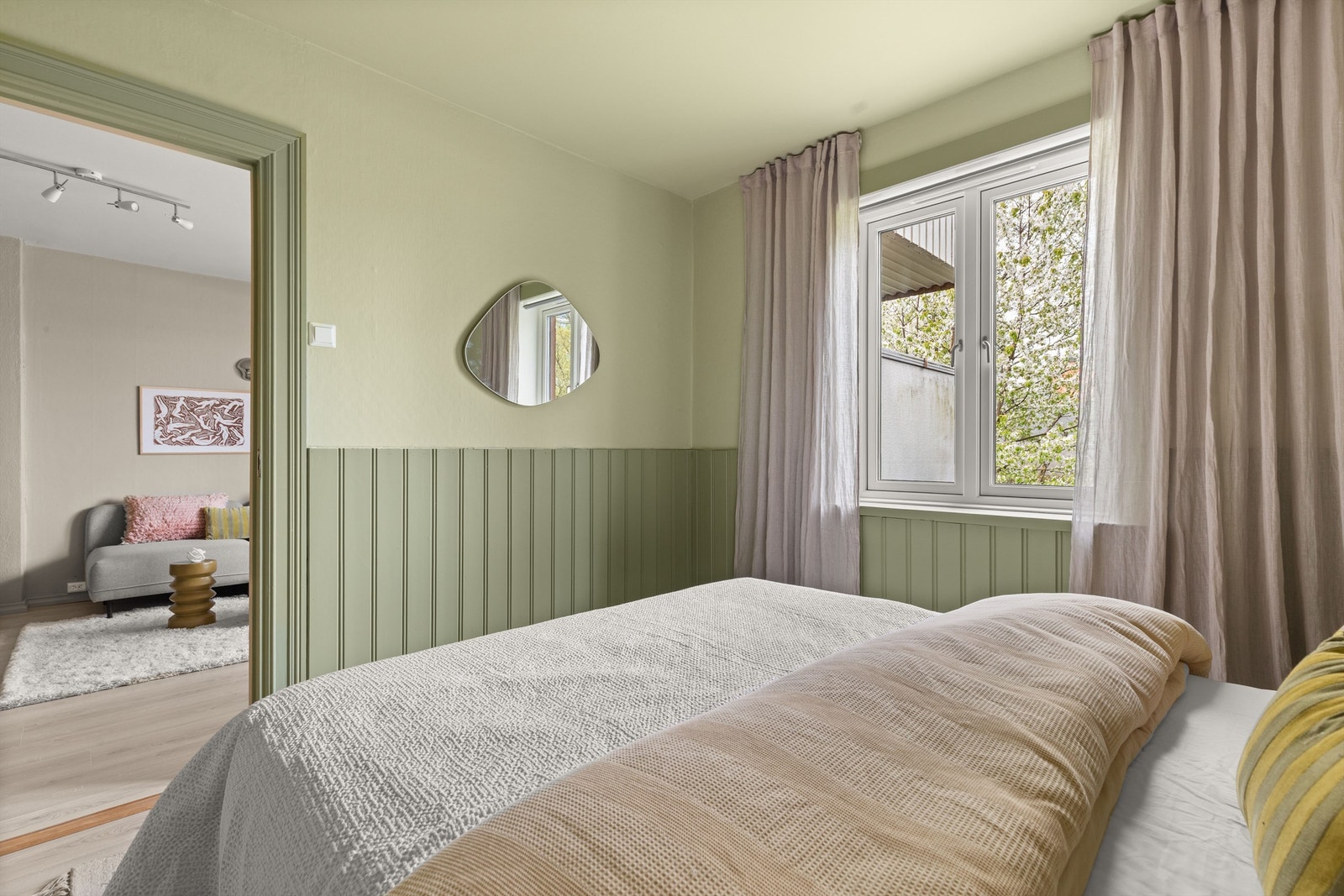 Det er også god plass til ønsket oppbevaringsmøblement. Galleribilde