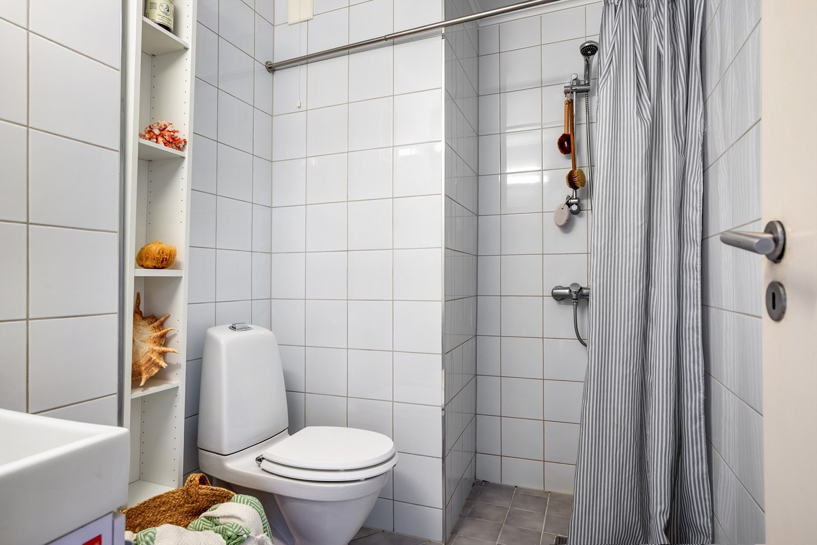 Helfilset baderom med varmekabler i gulvet. Galleribilde