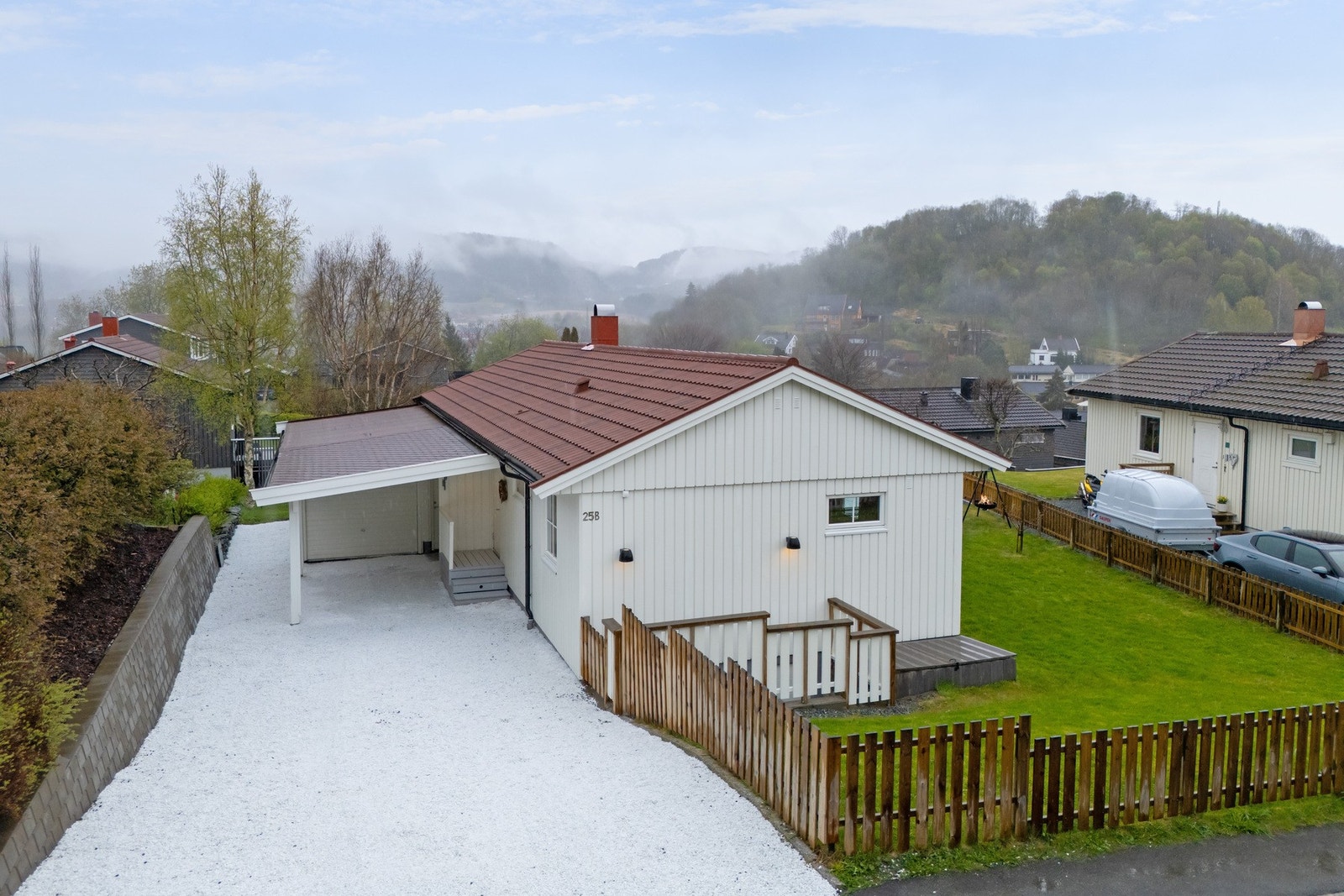 Pent opparbeidet gårdsplass Galleribilde