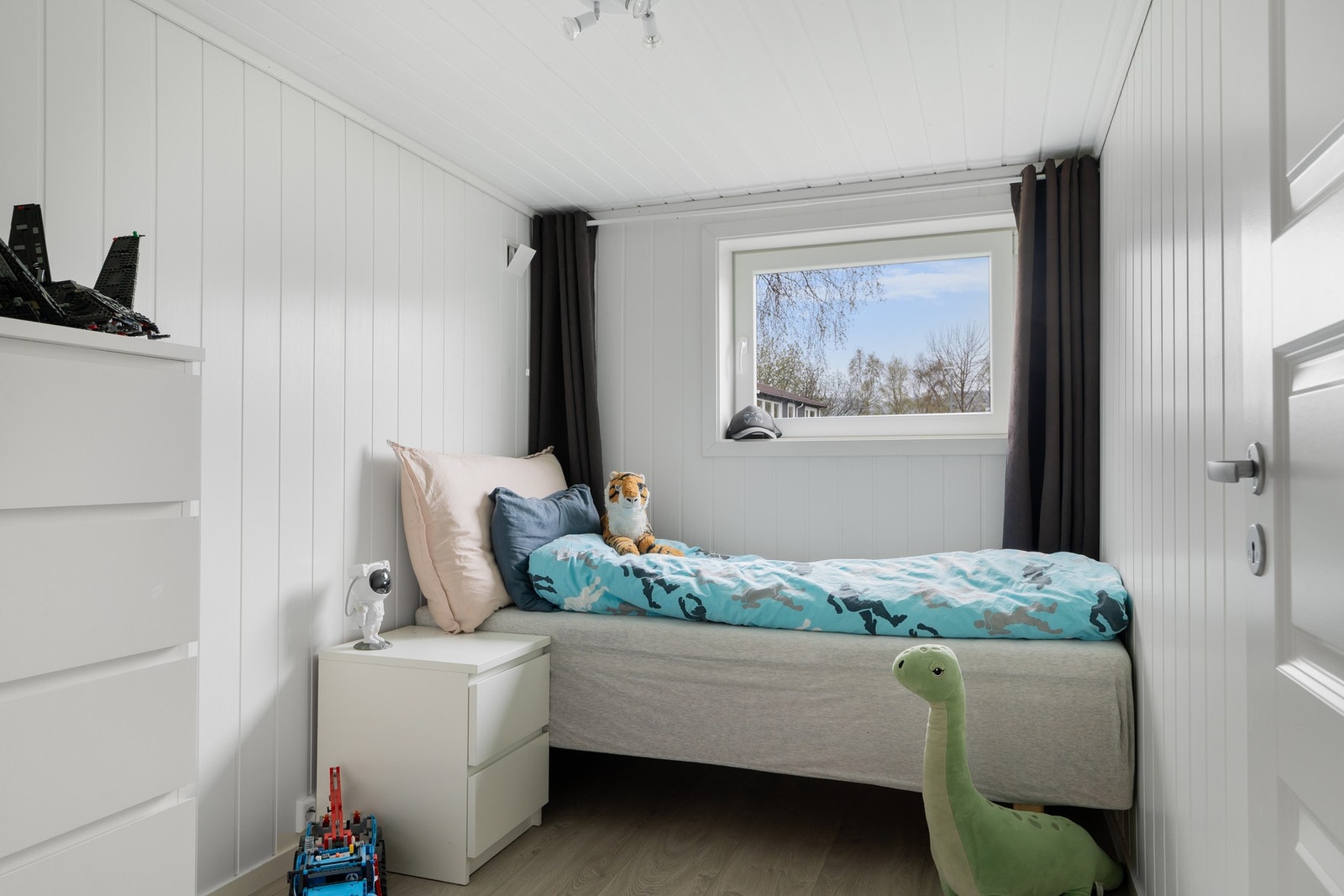 Det andre rommet i kjeller som benyttes som soverom (ikke omsøkt), her er det også satt inn større vindu Galleribilde