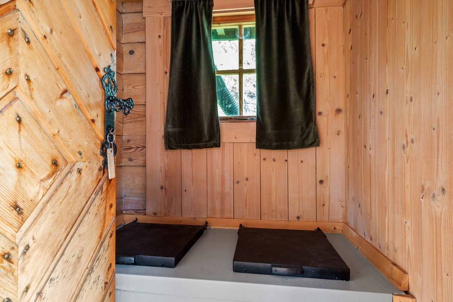 En god gammel dobbel blir litt for sosialt, men man MÅ jo ikke være to her inne. Husk å få opp bilde av de kongelige Galleribilde