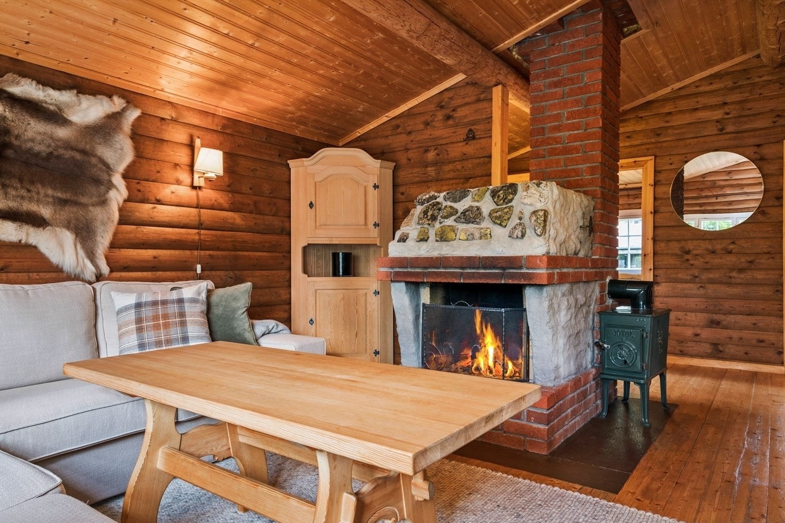 Du trenger ikke TV når du har en dansende åpen flamme som underholdning Galleribilde