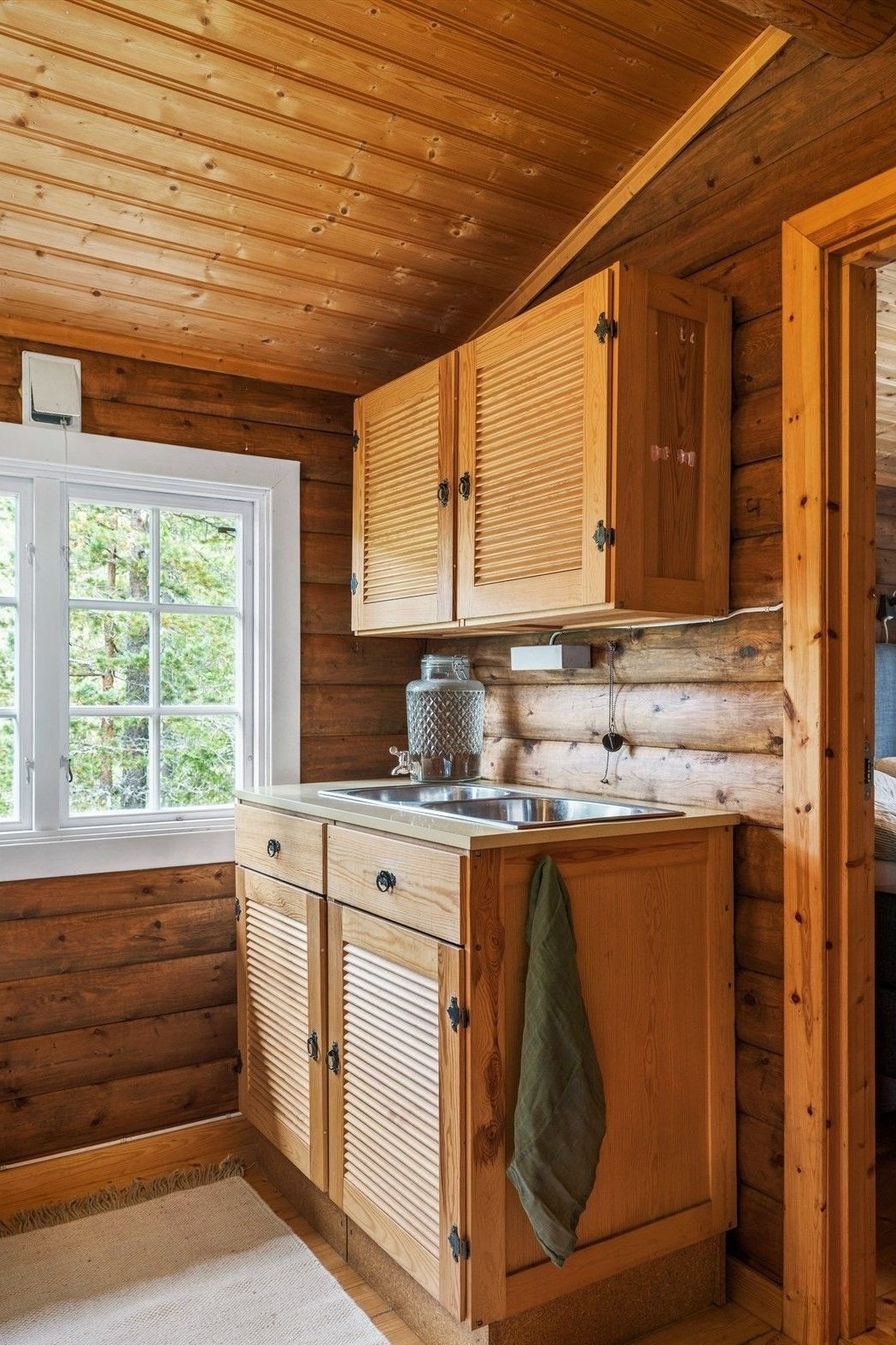 Akkurat nok benk og skapplass Galleribilde