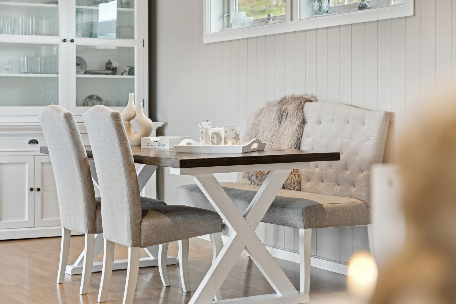 Boligen er generelt malt i lyse farger med gode muligheter for å sette sitt personlig preg på leiligheten gjennom interiør. Galleribilde