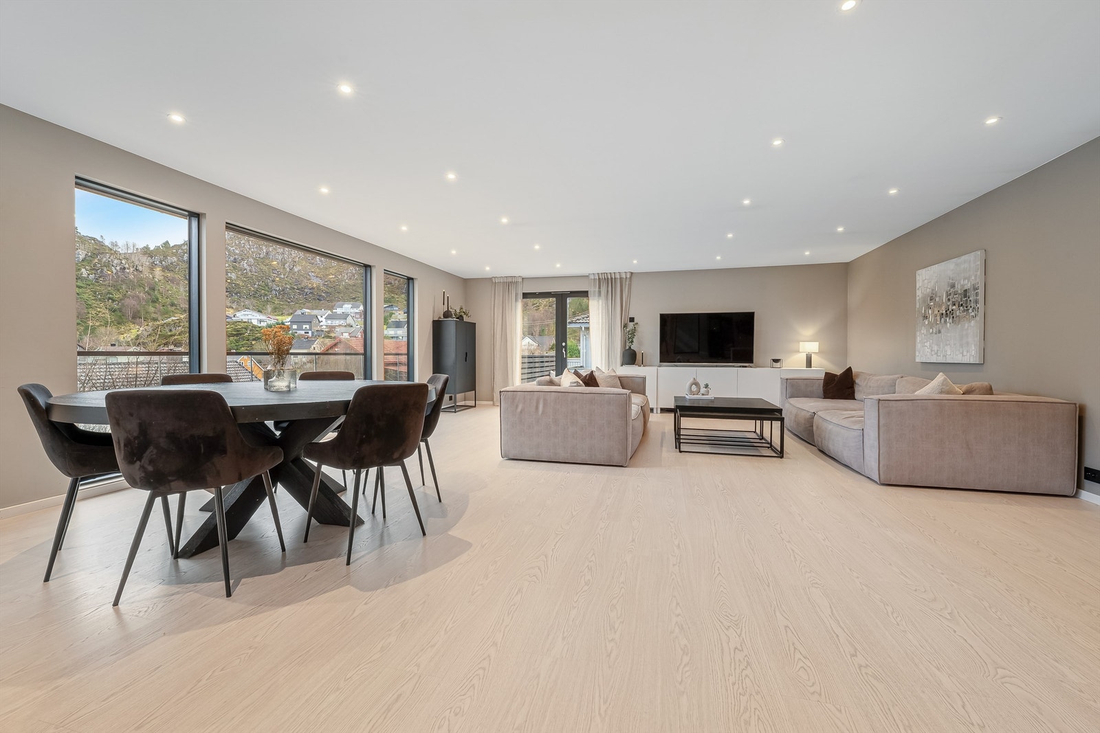 Utgang til stor terrasse. Galleribilde