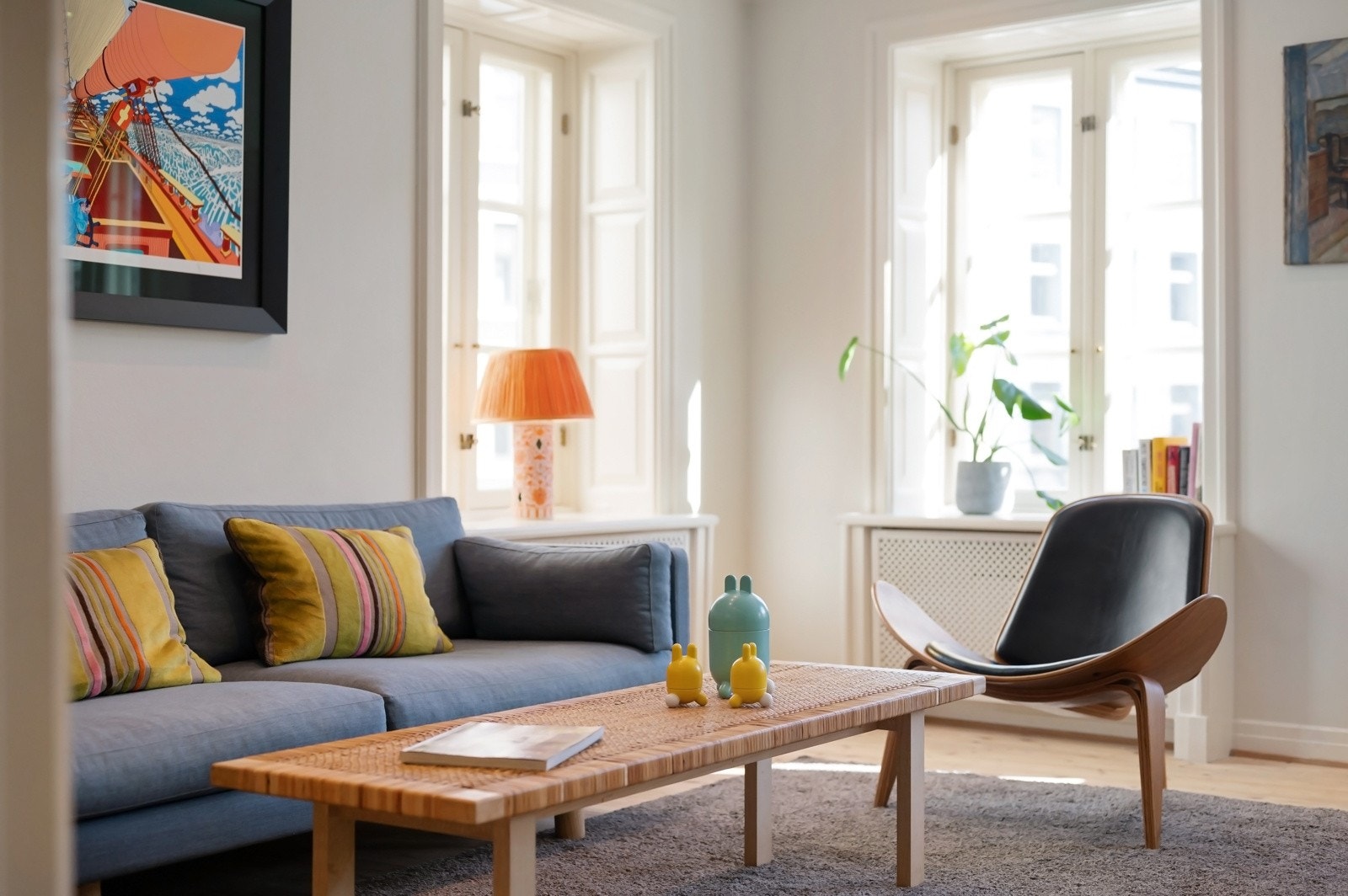 Dette er et rom med mange møbleringsmuligheter Galleribilde