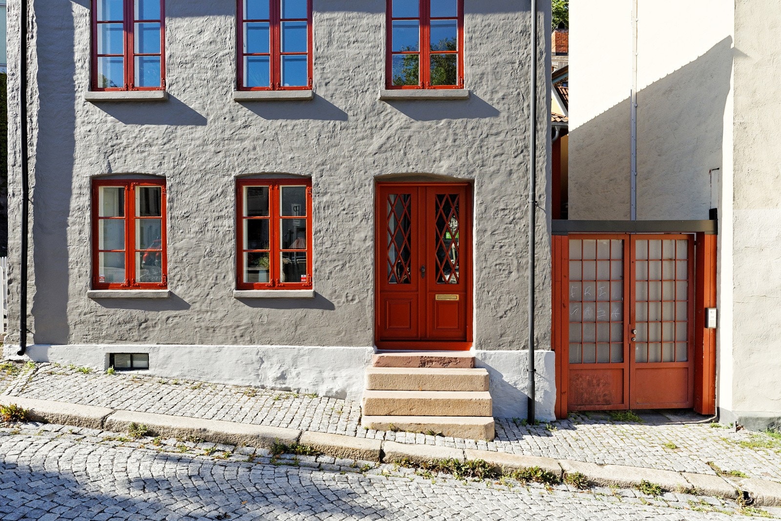 Boligen ligger i et attraktivt og sentralt boligområde, preget av eldre og verneverdig trehusbebyggelse Galleribilde