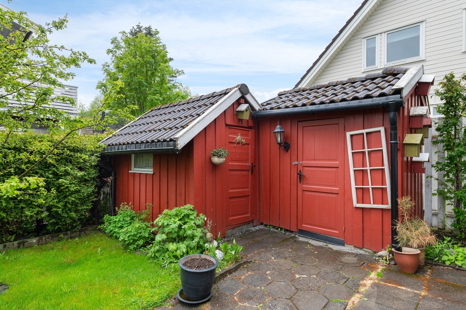 2 boder på tomtens sørvestlige hjørne Galleribilde