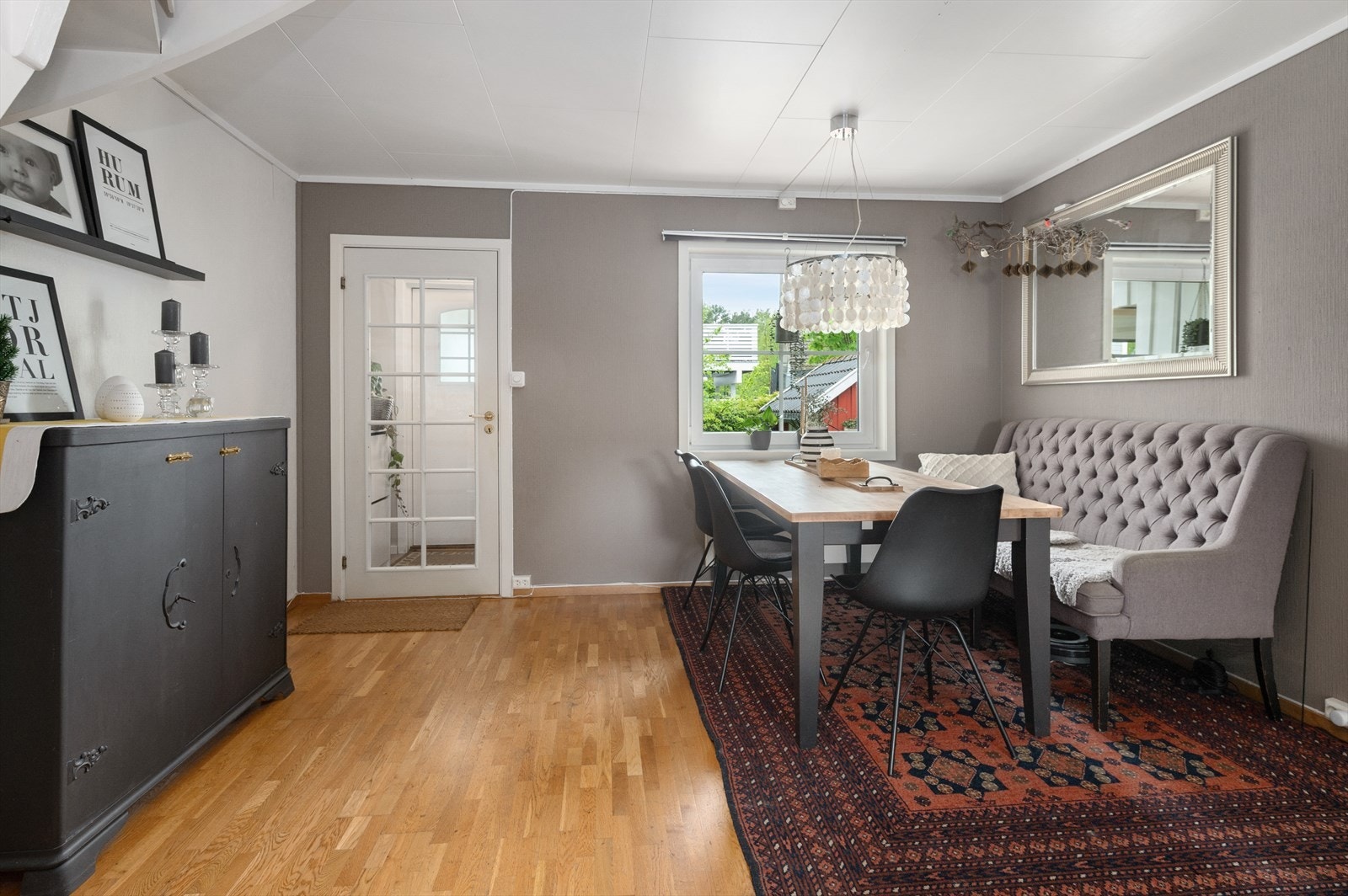 Rett innenfor vindfanget på utleiedelen er det spiseplass Galleribilde
