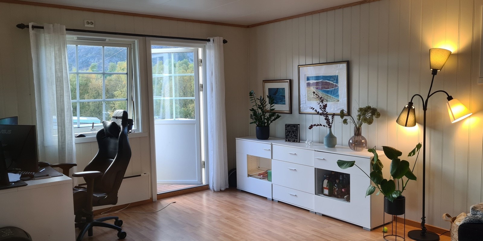 Stue mot utgang til veranda Galleribilde