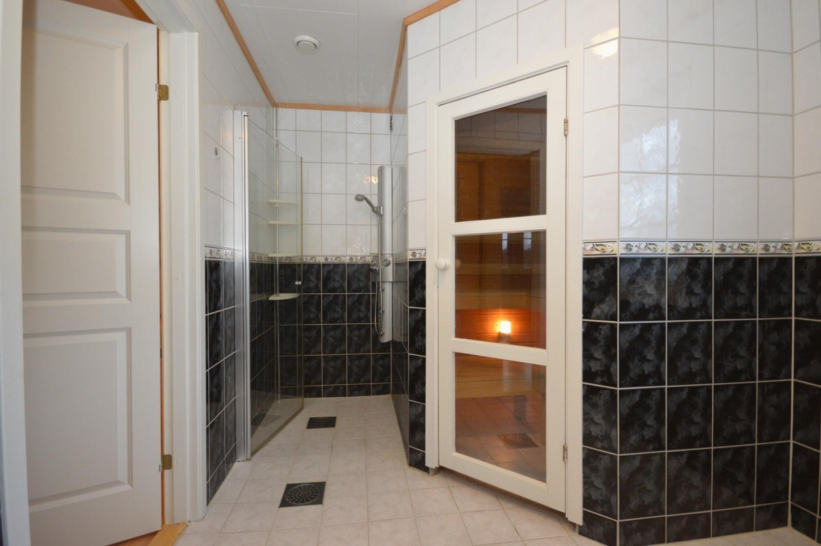 Dusjhjørne og badstu Galleribilde