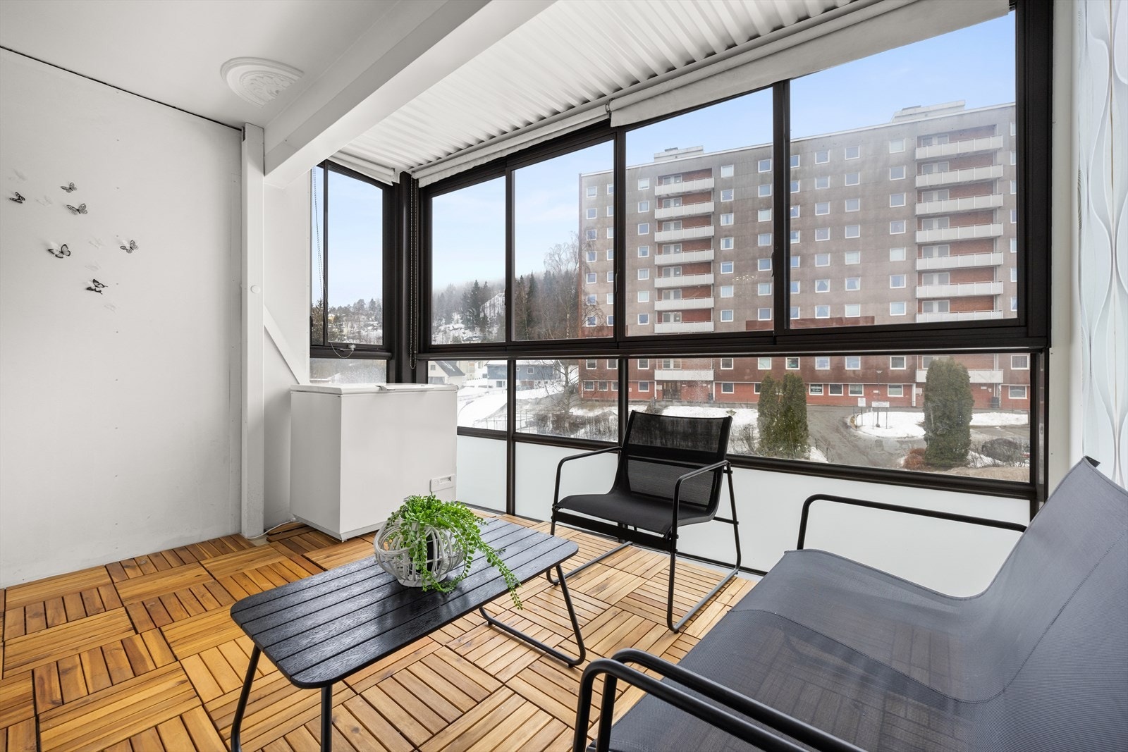 Fra stuen er det adkomst til innglasset balkong Galleribilde