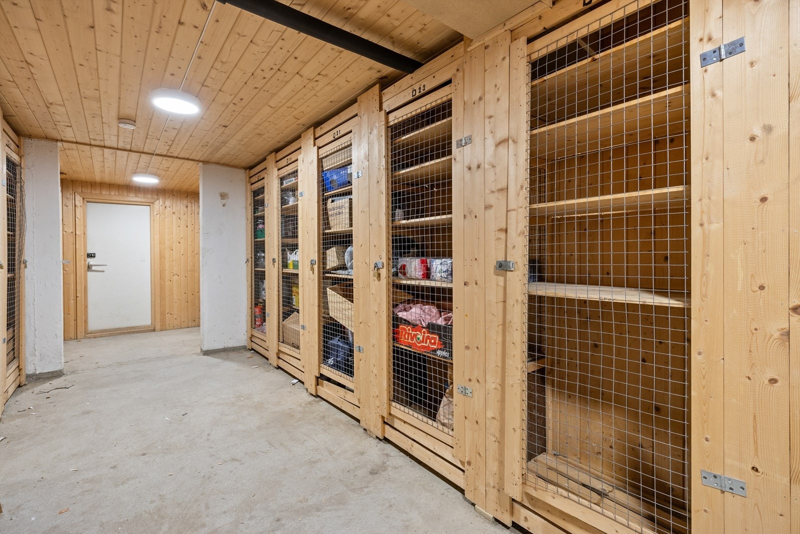 Samt matbod på ca 1m2 Galleribilde