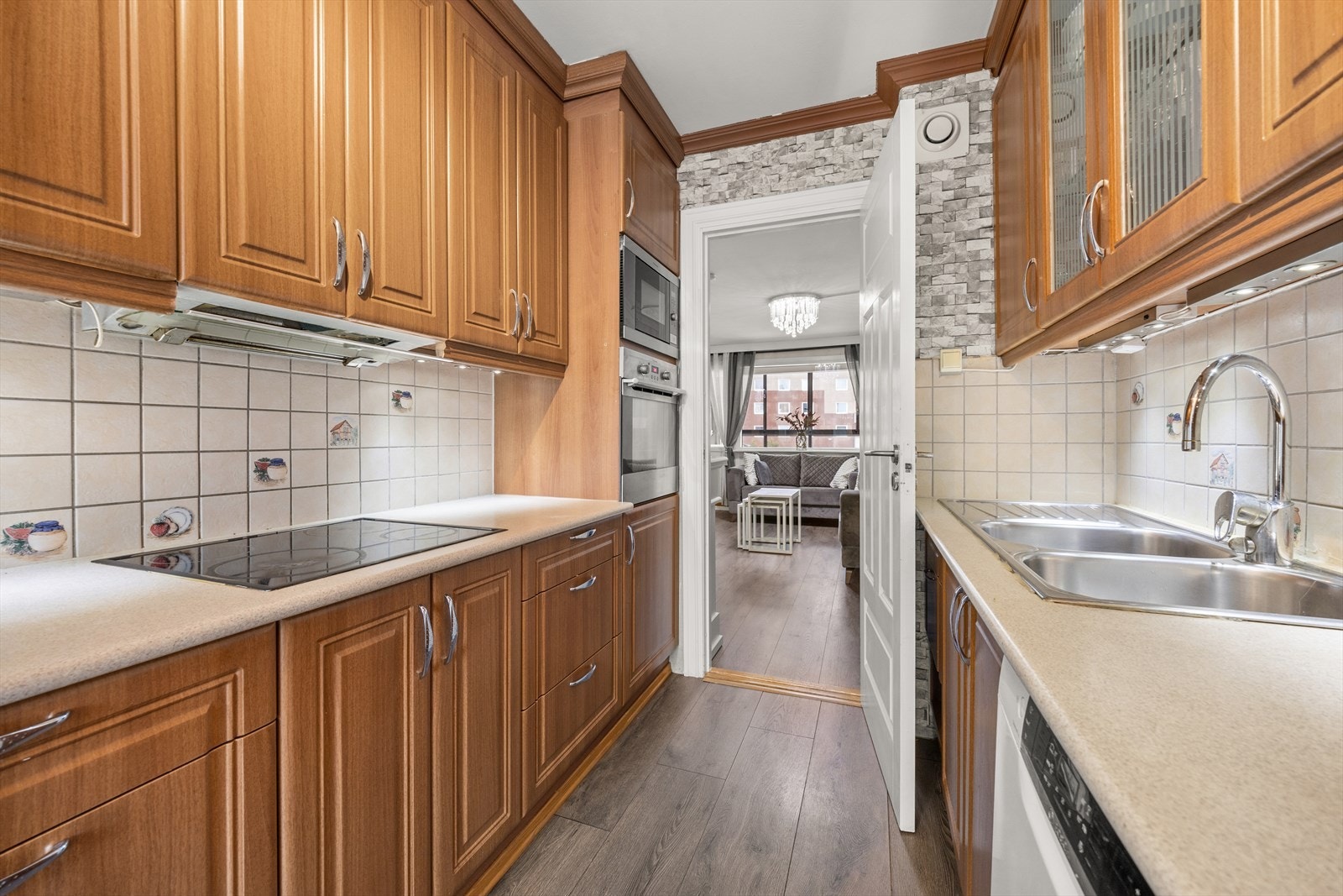 Kjøkken med profilerte fronter Galleribilde