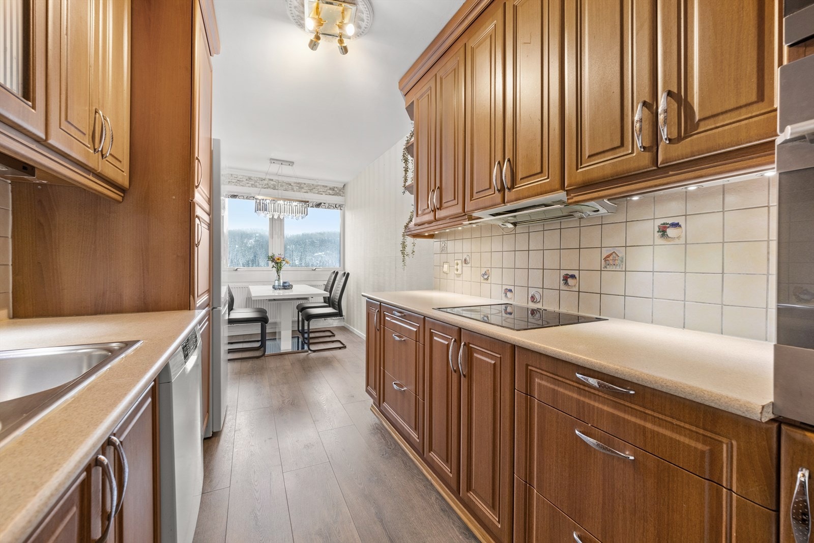 Godt med oppbevaringsplass i skuffer og skap Galleribilde