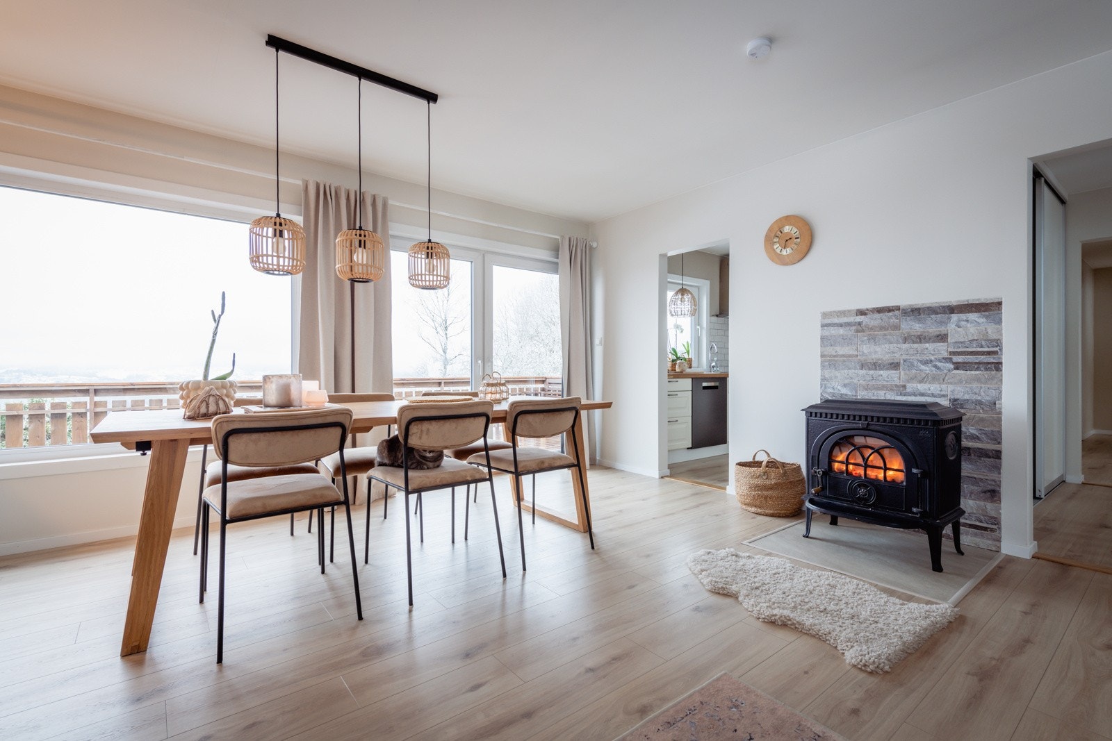 Rikelig med plass til sofa- og spisestuemøblement Galleribilde