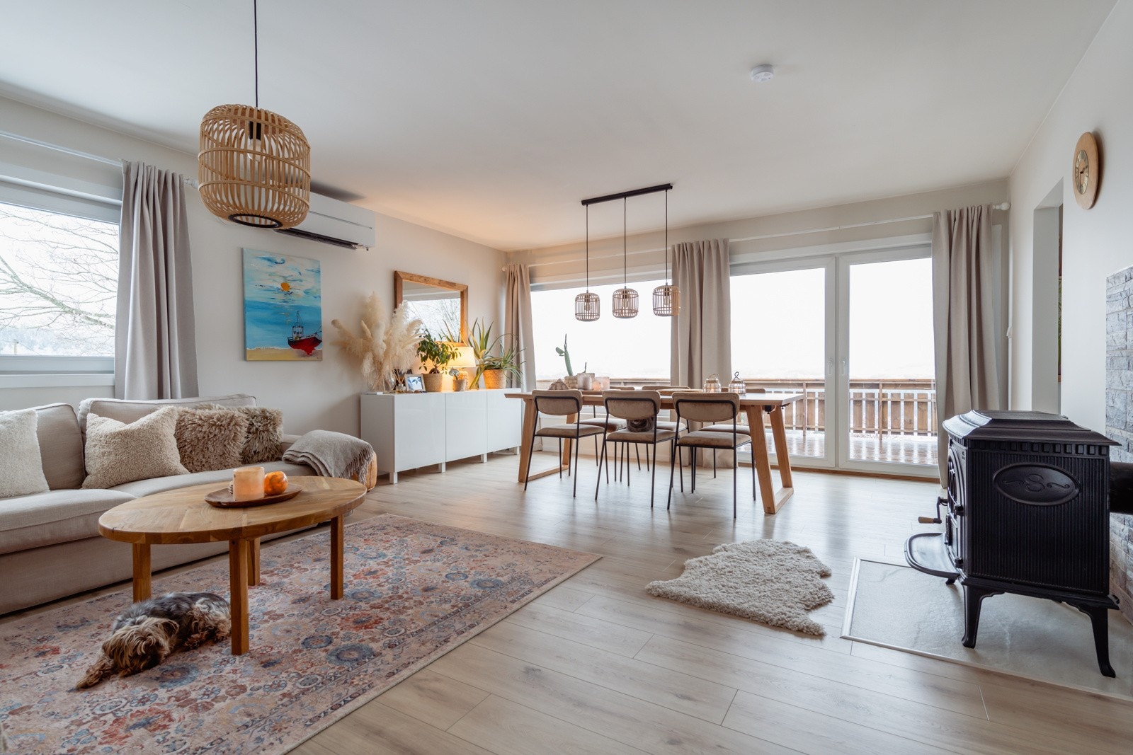 Doble dører ut til veranda og hage Galleribilde