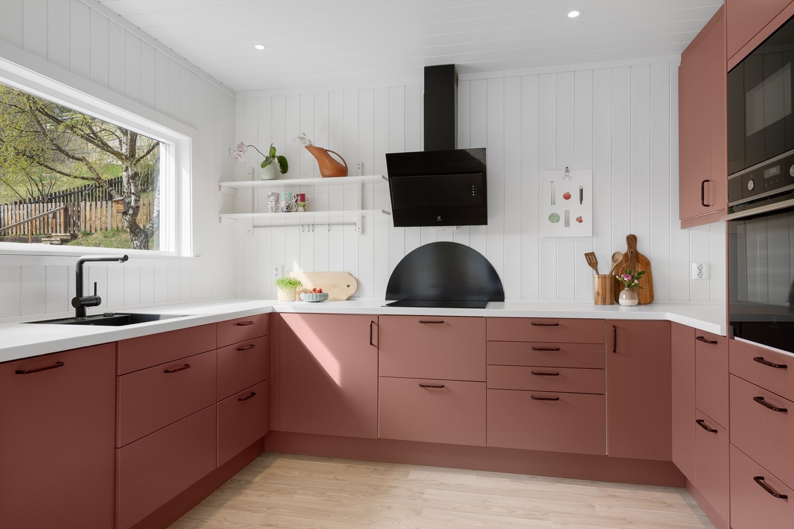 Kjøkkenet ble oppgradert i 2020 med innredning fra Epoq. Galleribilde