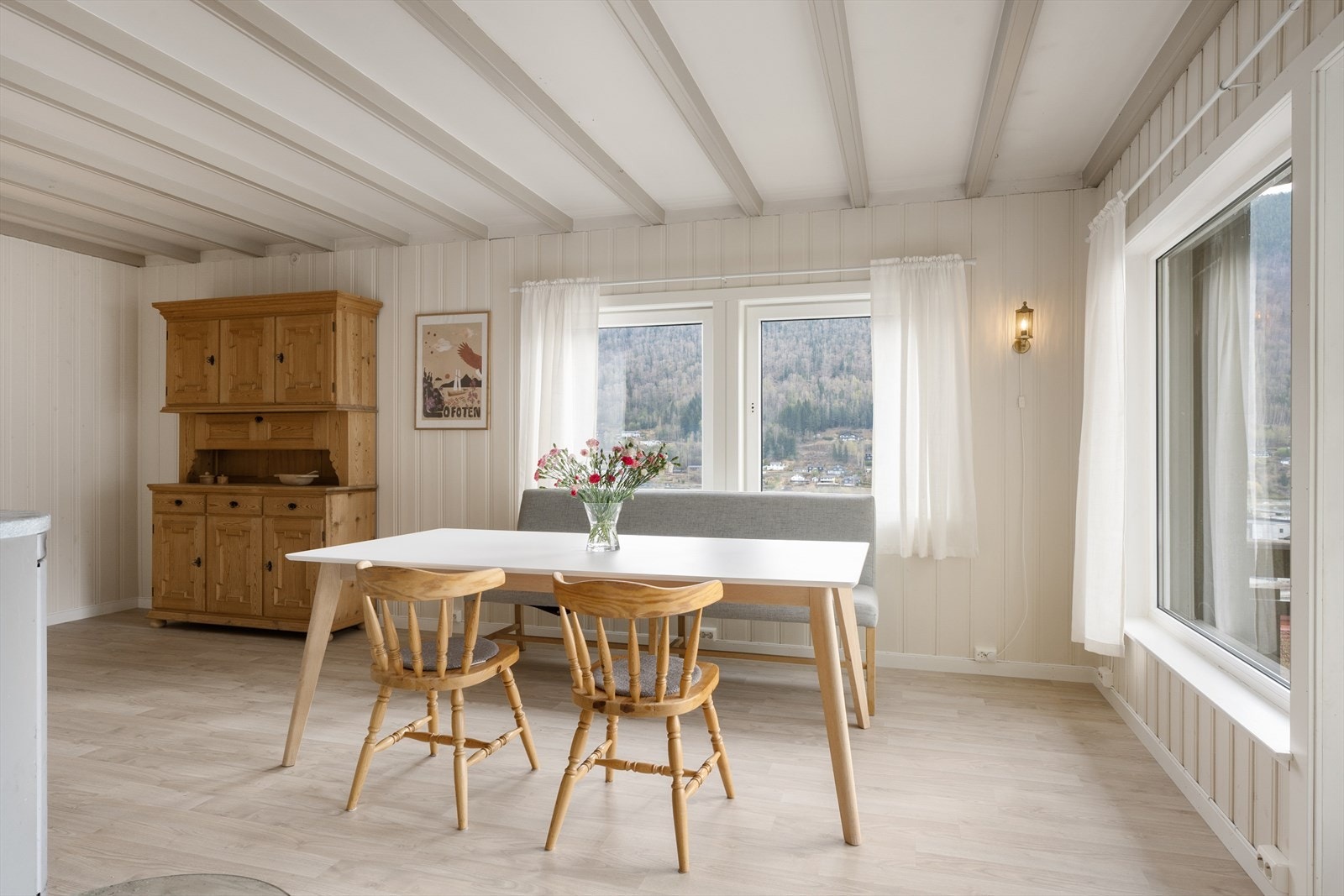 Vinduene slipper inn rikelig med dagslys. Galleribilde