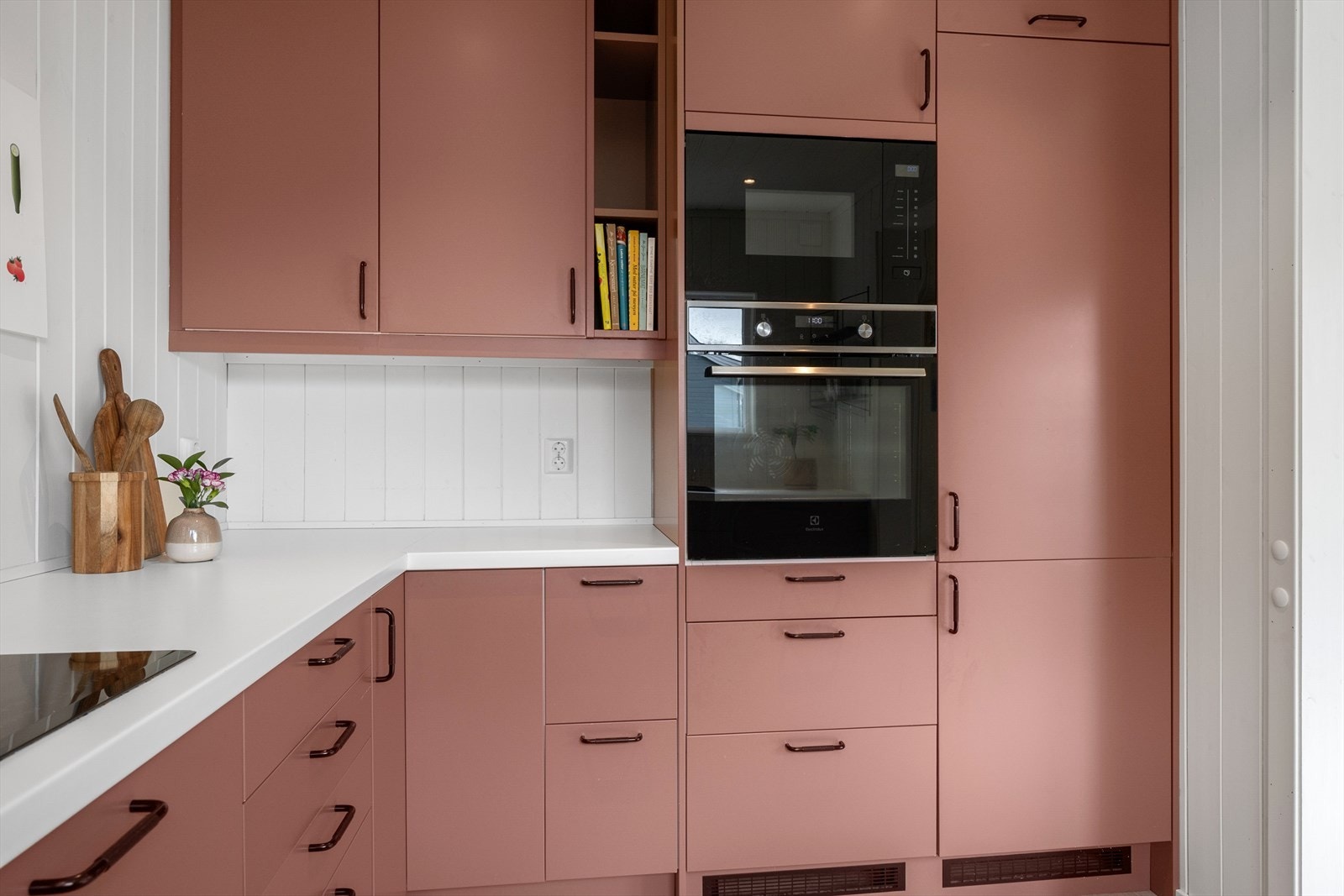 I tillegg nedfelt komposittkum og integrerte hvitevarer. Galleribilde