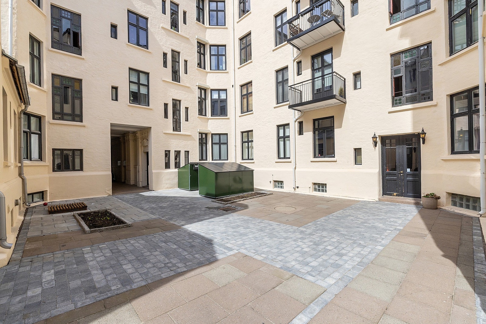 Flott og velholdt gårdsrom. Galleribilde