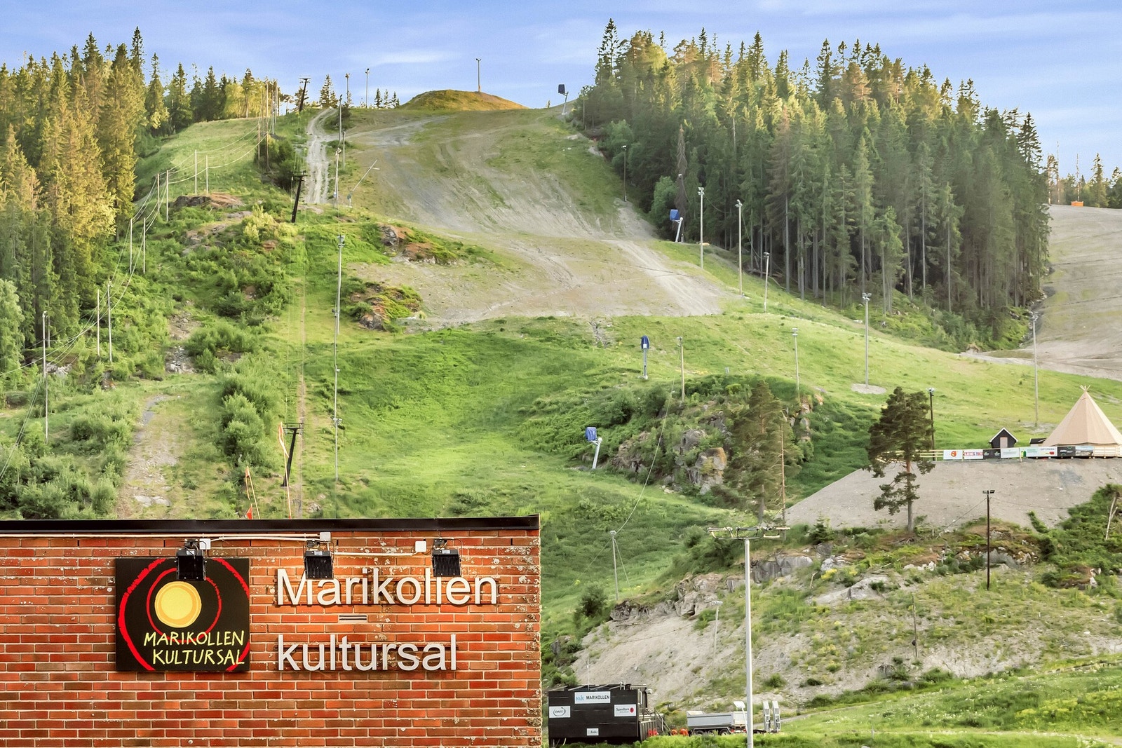 Marikollen idrettspark ligger en kort kjøretur unna og tilbyr aktiviteter for hele familien. Galleribilde