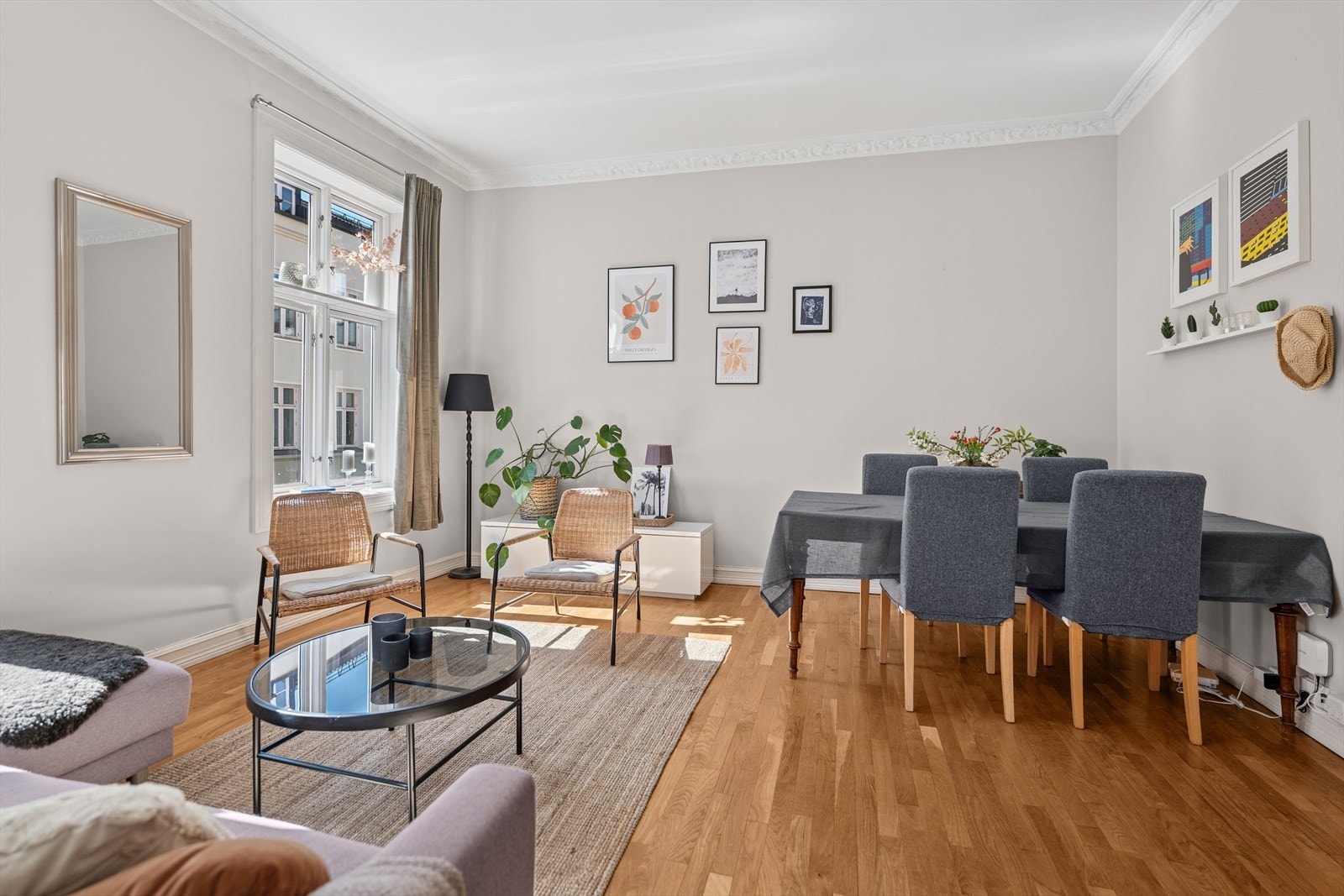 En klassisk og sjarmerende 3-roms beliggende på populære Grünerløkka. Galleribilde