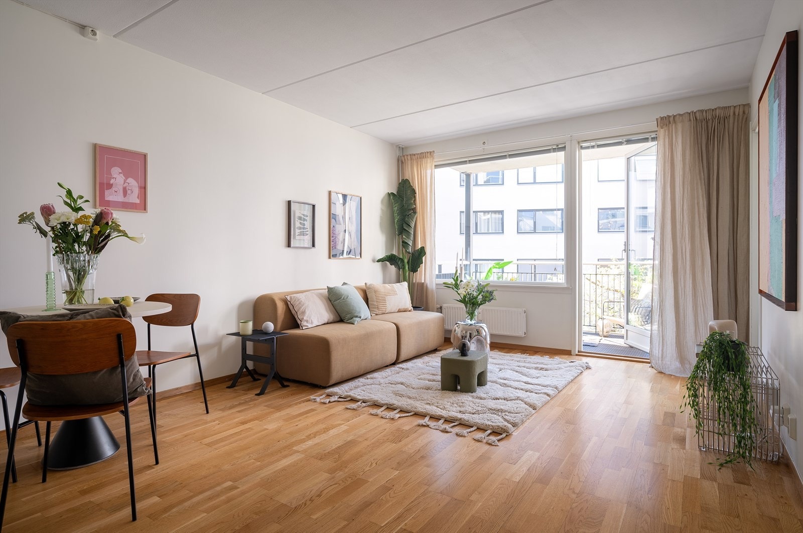 Sofagruppen finner sin naturlige plass i hjørnet. Galleribilde