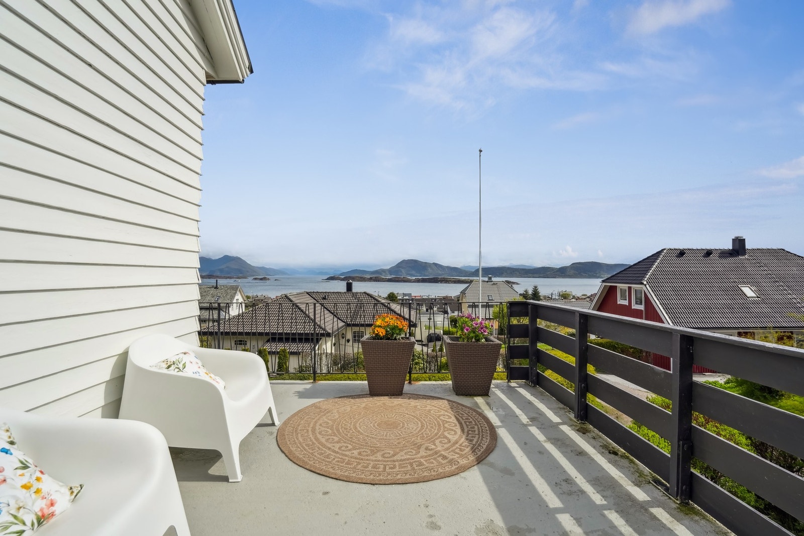 Her er det plass til å skape en hyggelig og funksjonell utesone. Galleribilde