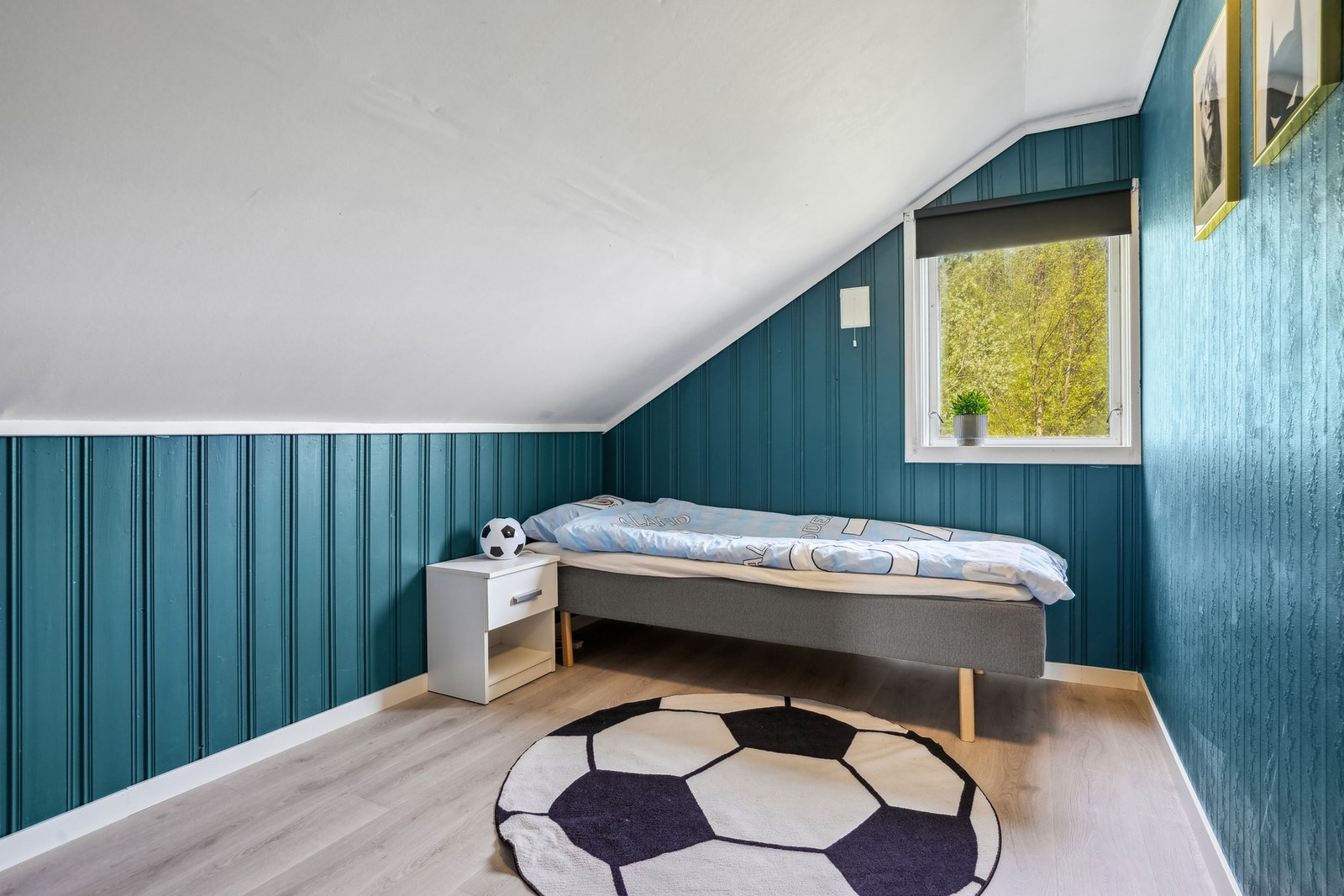 Soverom 4. Her er det satt inn ny dør og laminatgulv i år. Galleribilde