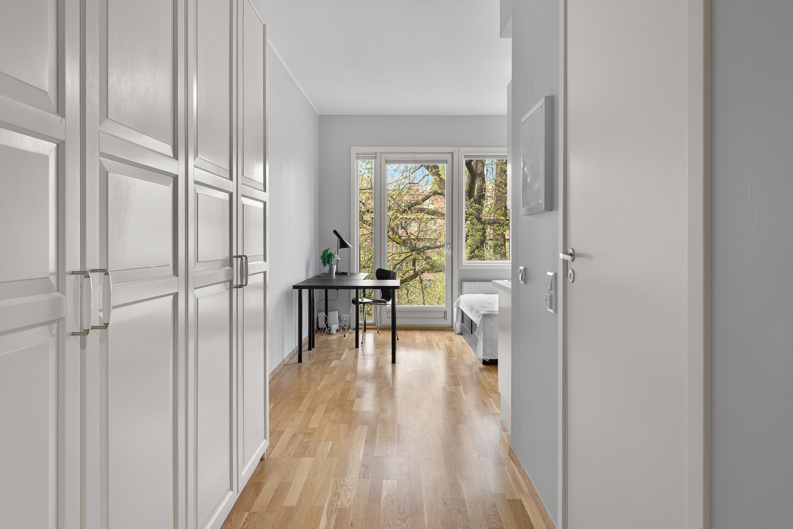 Oppvarming og varmtvann er inkludert i fellesutgiftene og bidrar til å redusere de månedlige kostnadene. Galleribilde