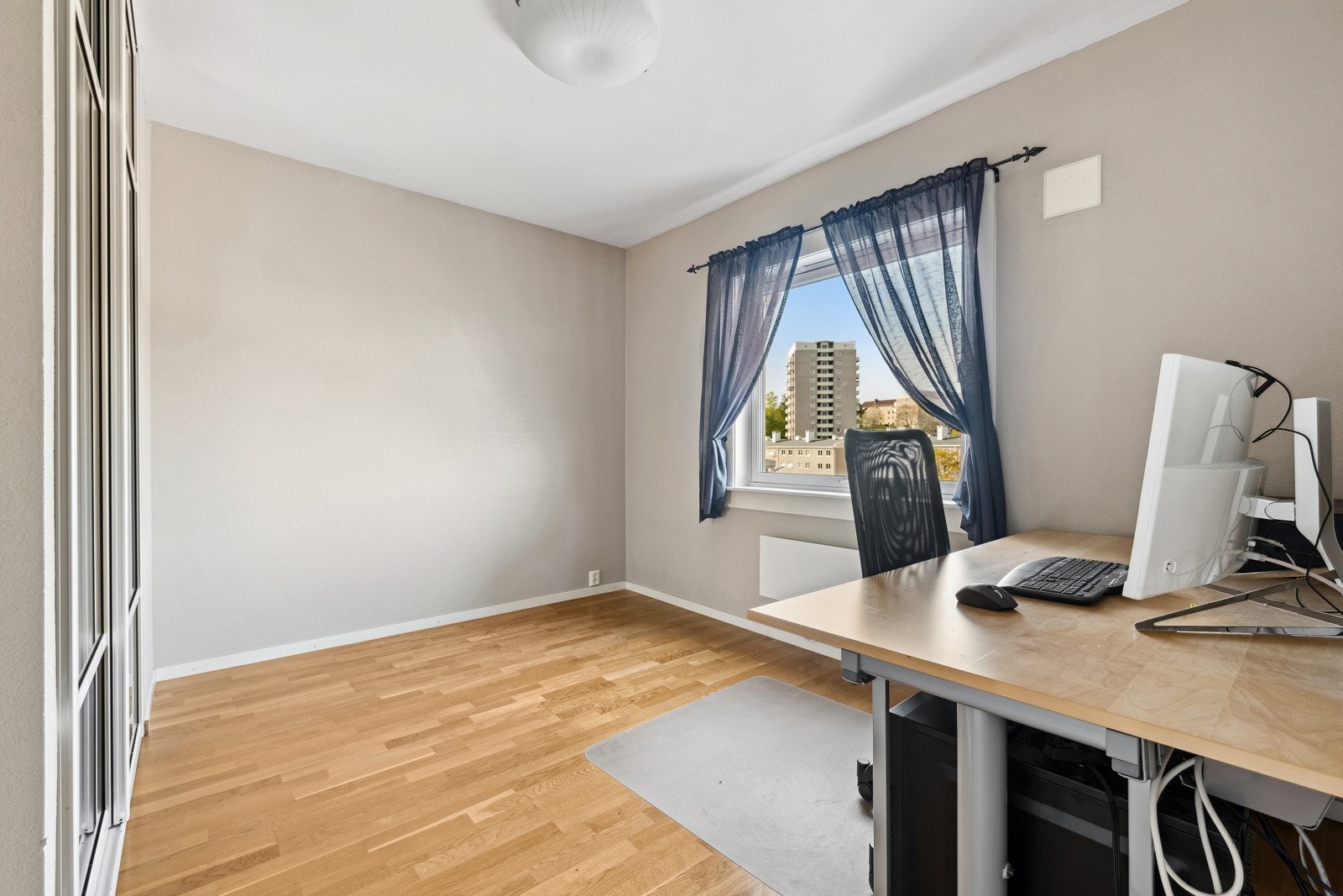 Soverom II har også god plass til stor seng og nattbord. Galleribilde