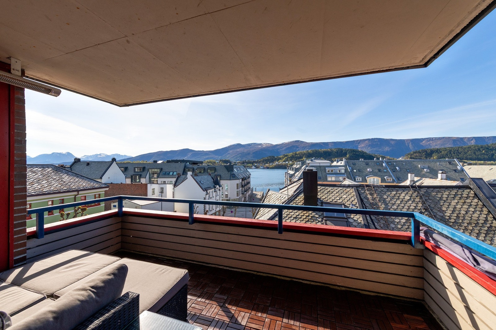 Sydvendt balkong på 9 kvm. Galleribilde