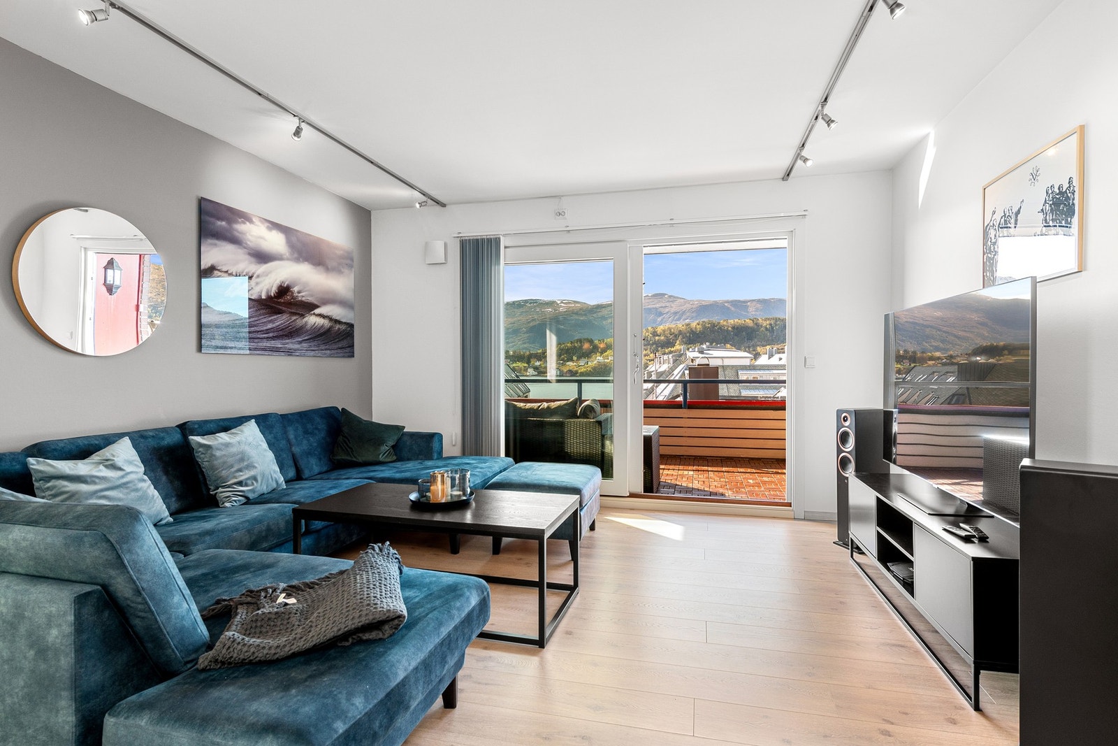 Utgang fra stue til balkong. Galleribilde