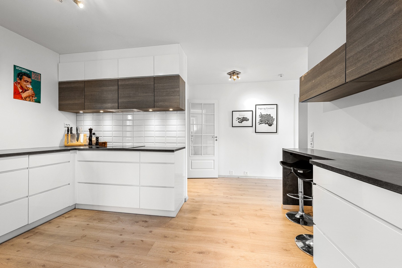 Godt med skap- og benkeplass. Galleribilde