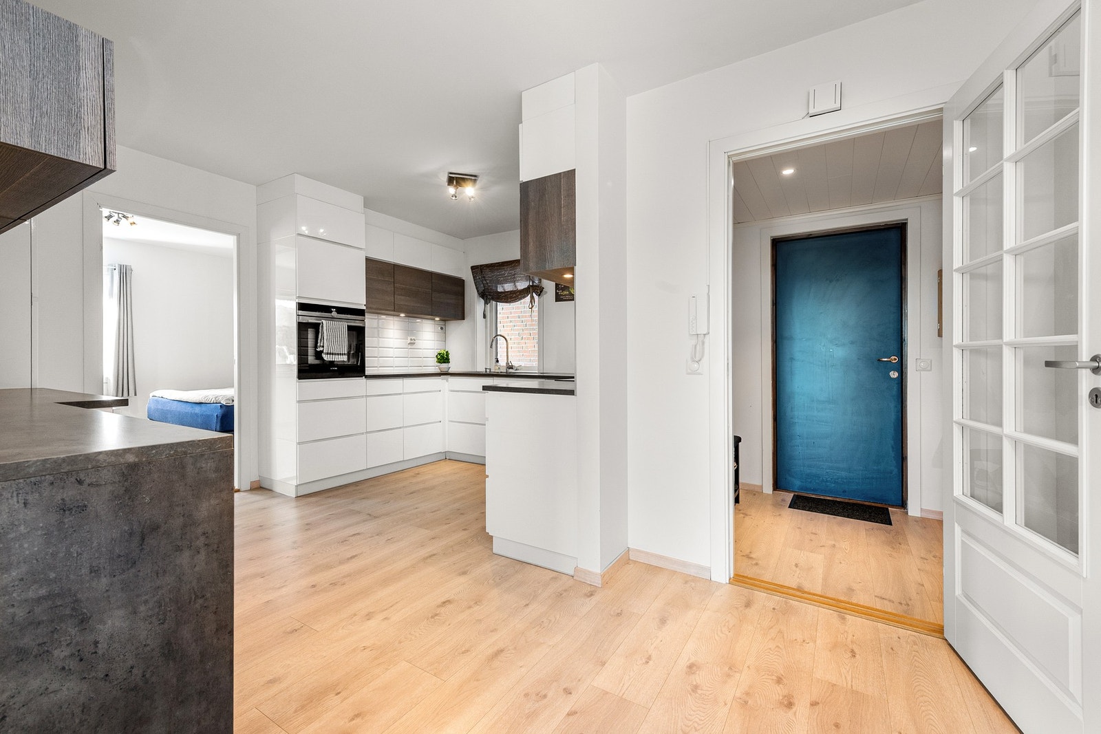 Åpen stue/kjøkken-løsning. Galleribilde