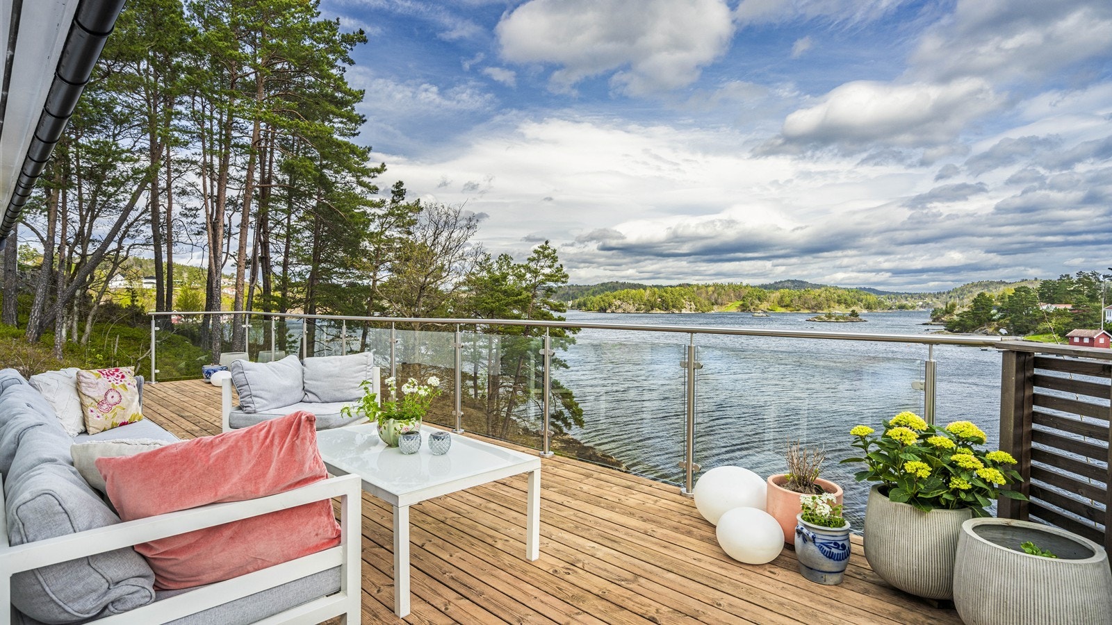 Her er det god plass til sittegrupper Galleribilde